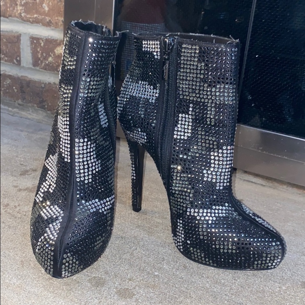 Report Signature Beautiful Studded Booties